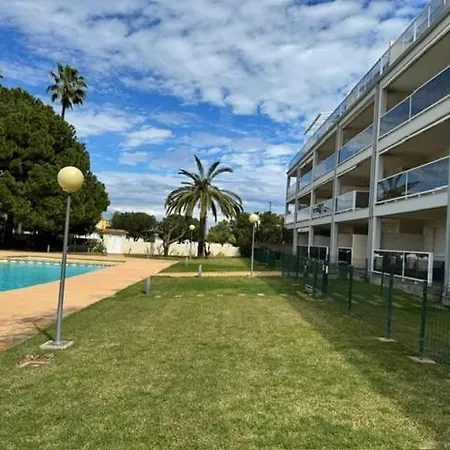Bajo Con Jardin Junto A La Playa Appartement